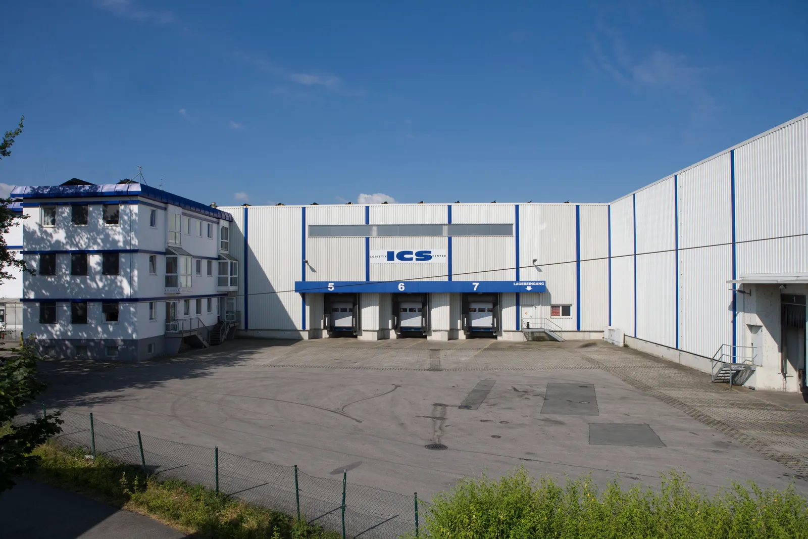 ICS logistics center with loading ramps